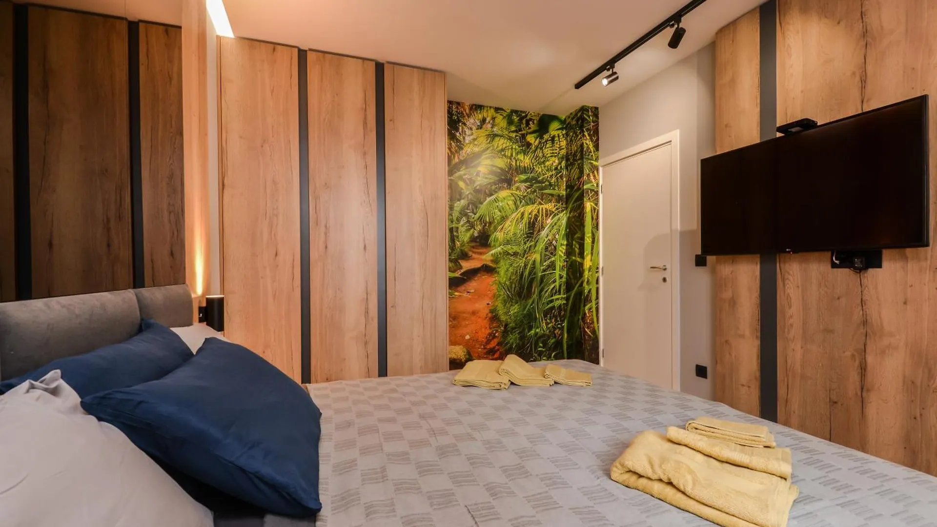 Luxe Sofia Dream Apt, 2-Bdr, 2-Bthr