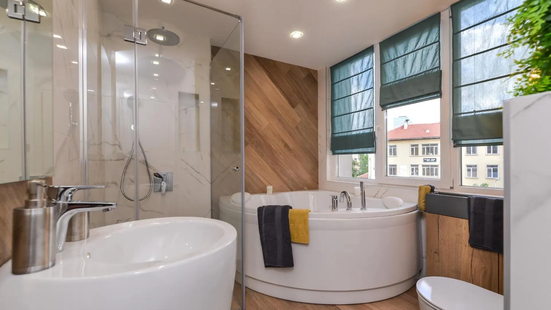 Luxe Sofia Dream Apt, 2-Bdr, 2-Bthr