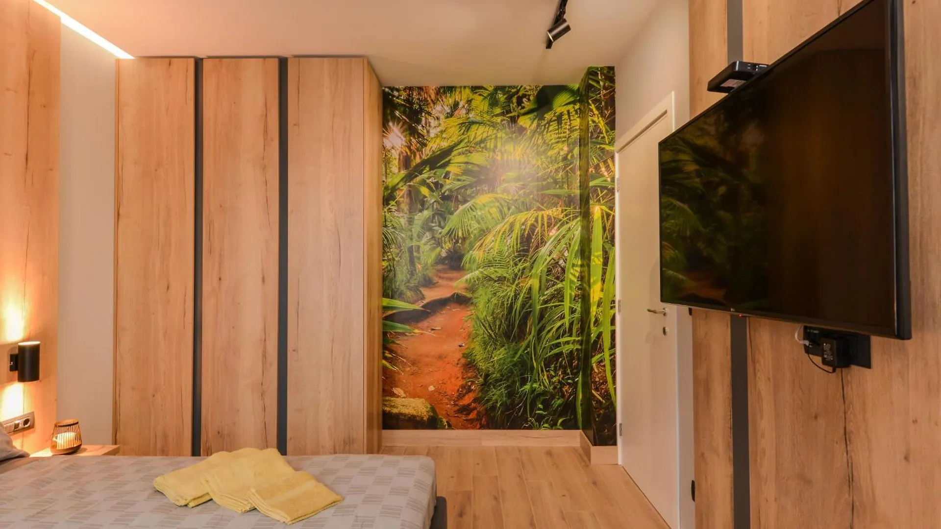Luxe Sofia Dream Apt, 2-Bdr, 2-Bthr